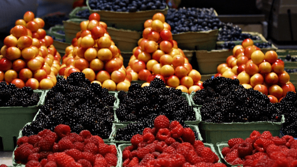 Vom Acker bis ins Supermarktregal: MustGrow, Sprouts und Hain Celestial machen Appetit auf Bio